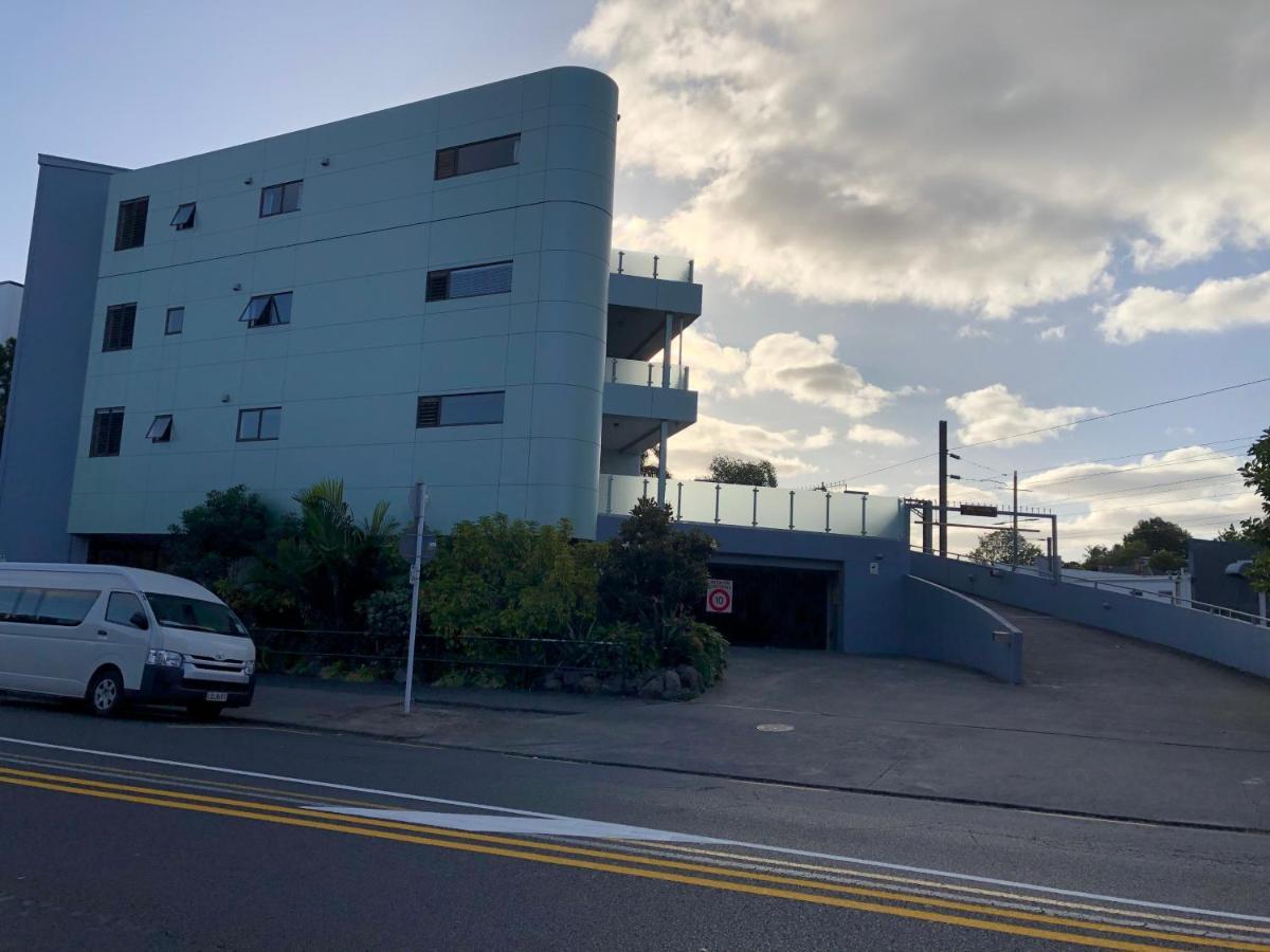 Cool Apartment, Central To Everything, Share With 2X Bulldogs Auckland Exterior photo